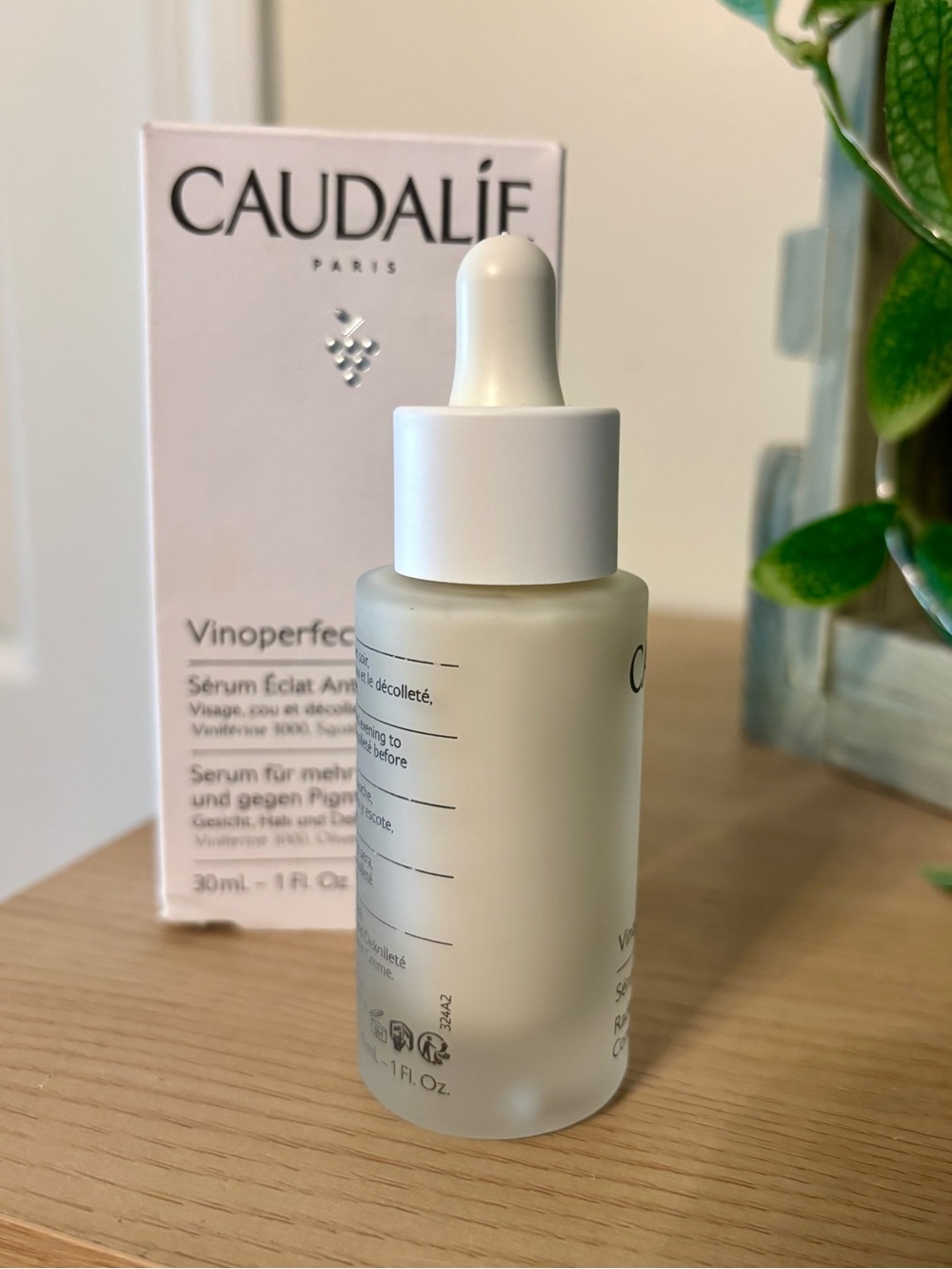 Caudalie Vinoperfect Radiance Facial Serum - Picture 3 of 3